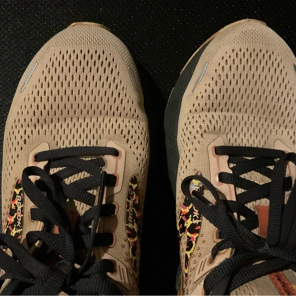 Brooks Tan and Black Running Shoes with Leopard Detail women’s size 9 - Picture 9 of 10